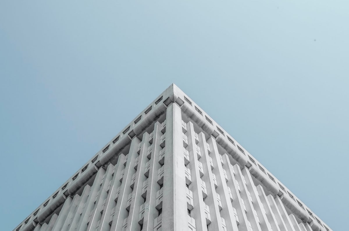 推特这句到底想表达什么？从术语多不等于更专业入手，先把结论降到“可能”（先把链条走通）