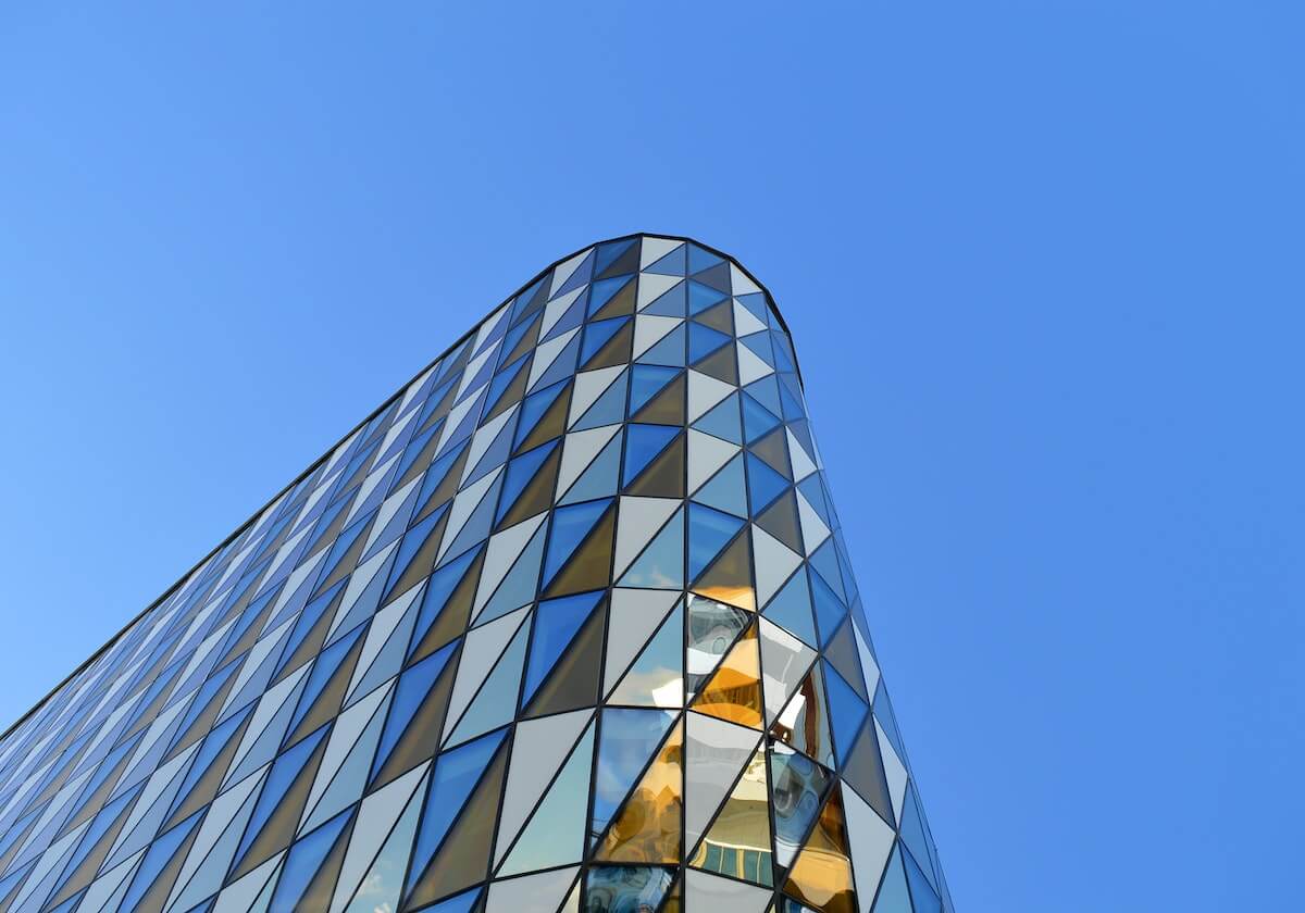 推特这句到底想表达什么？从术语多不等于更专业入手，先把结论降到“可能”（先把链条走通）